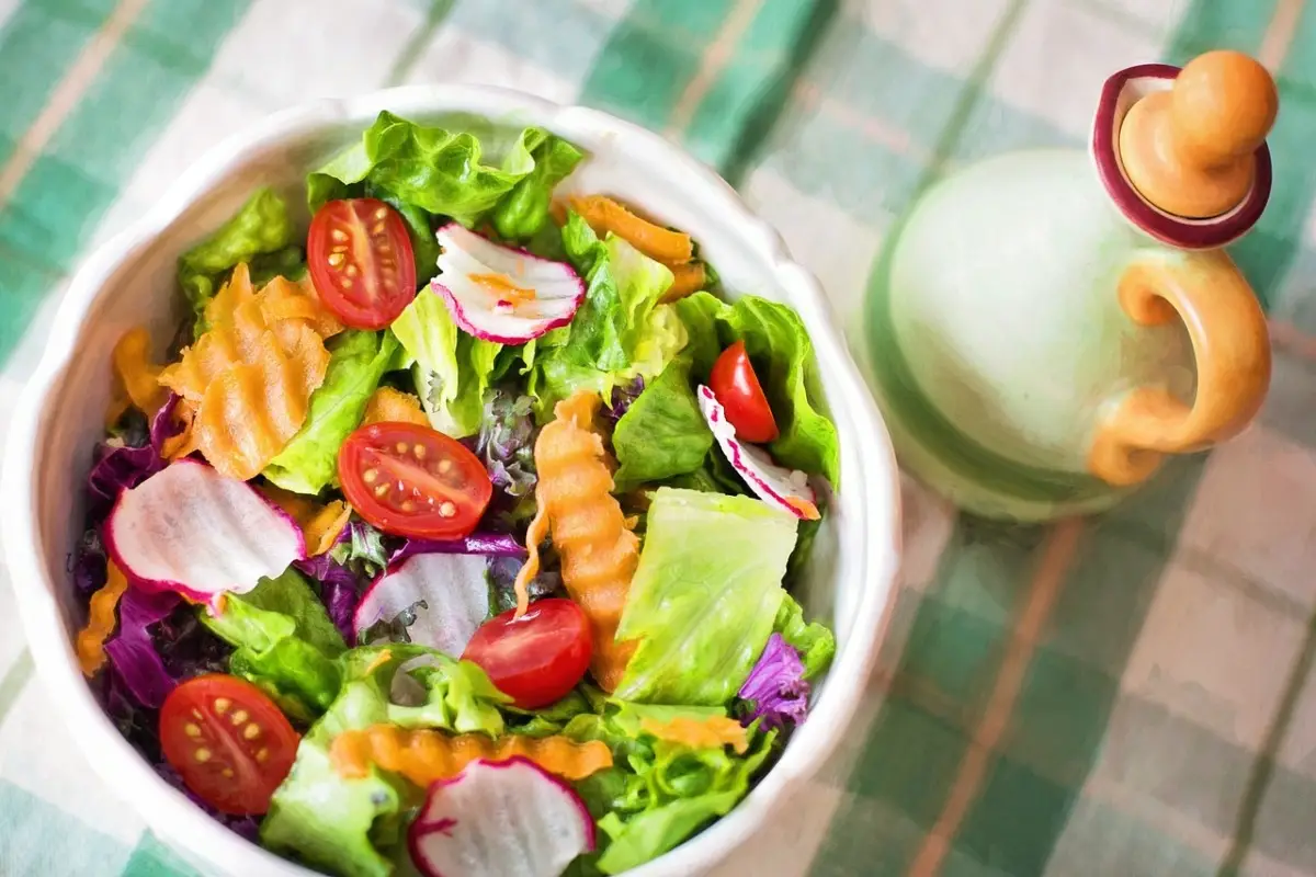 Questi ortaggi di stagione riducono la glicemia e sono perfetti per le insalate fresche Questi ortaggi di stagione riducono la glicemia e sono perfetti per le insalate fresche