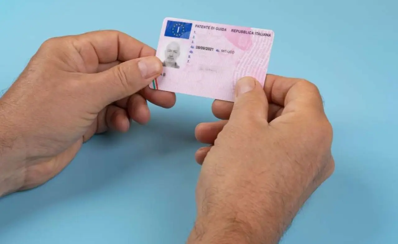Patente auto: nuovi limiti per over 60, come cambiano i rinnovi e cosa fare ora Patente auto: nuovi limiti per over 60, come cambiano i rinnovi e cosa fare ora