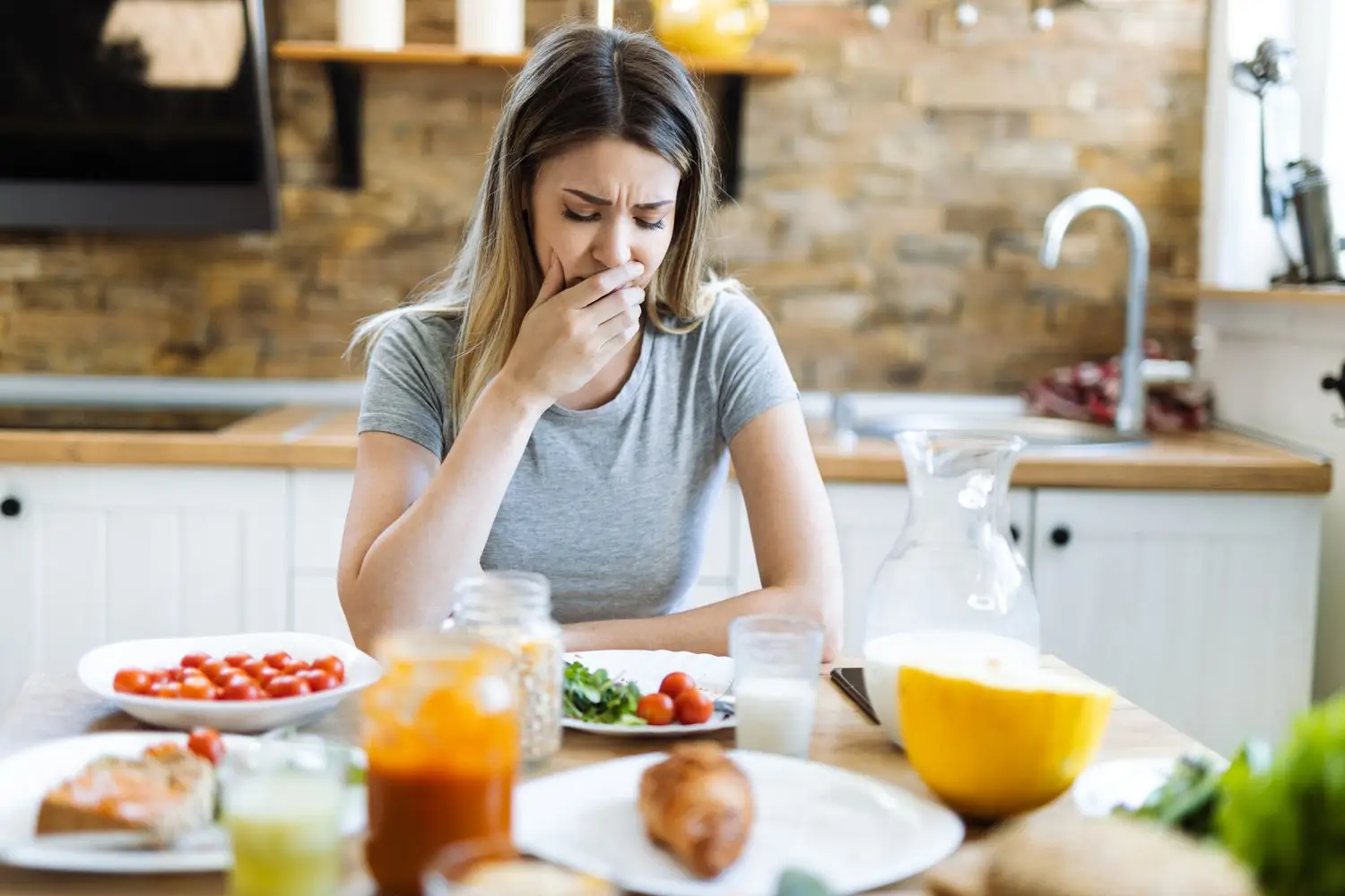 Cosa evitare a cena se vuoi ridurre il gonfiore al risveglio, secondo i dietisti Cosa evitare a cena se vuoi ridurre il gonfiore al risveglio, secondo i dietisti