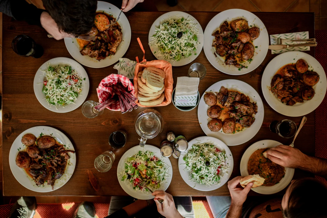 Dieta serale facile: i cibi da evitare se vuoi dormire meglio e sgonfiarti Dieta serale facile: i cibi da evitare se vuoi dormire meglio e sgonfiarti