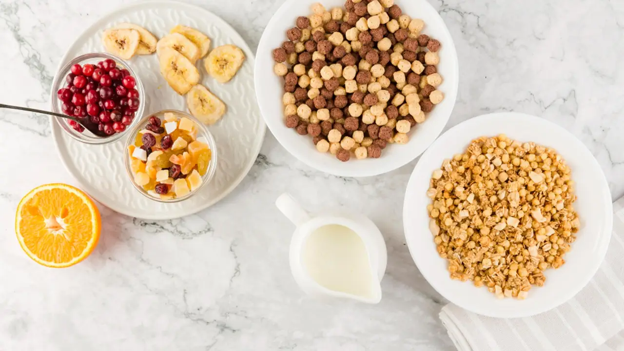 Colazione salva-girovita: cosa mangiare al mattino per restare leggeri tutto il giorno Colazione salva-girovita: cosa mangiare al mattino per restare leggeri tutto il giorno