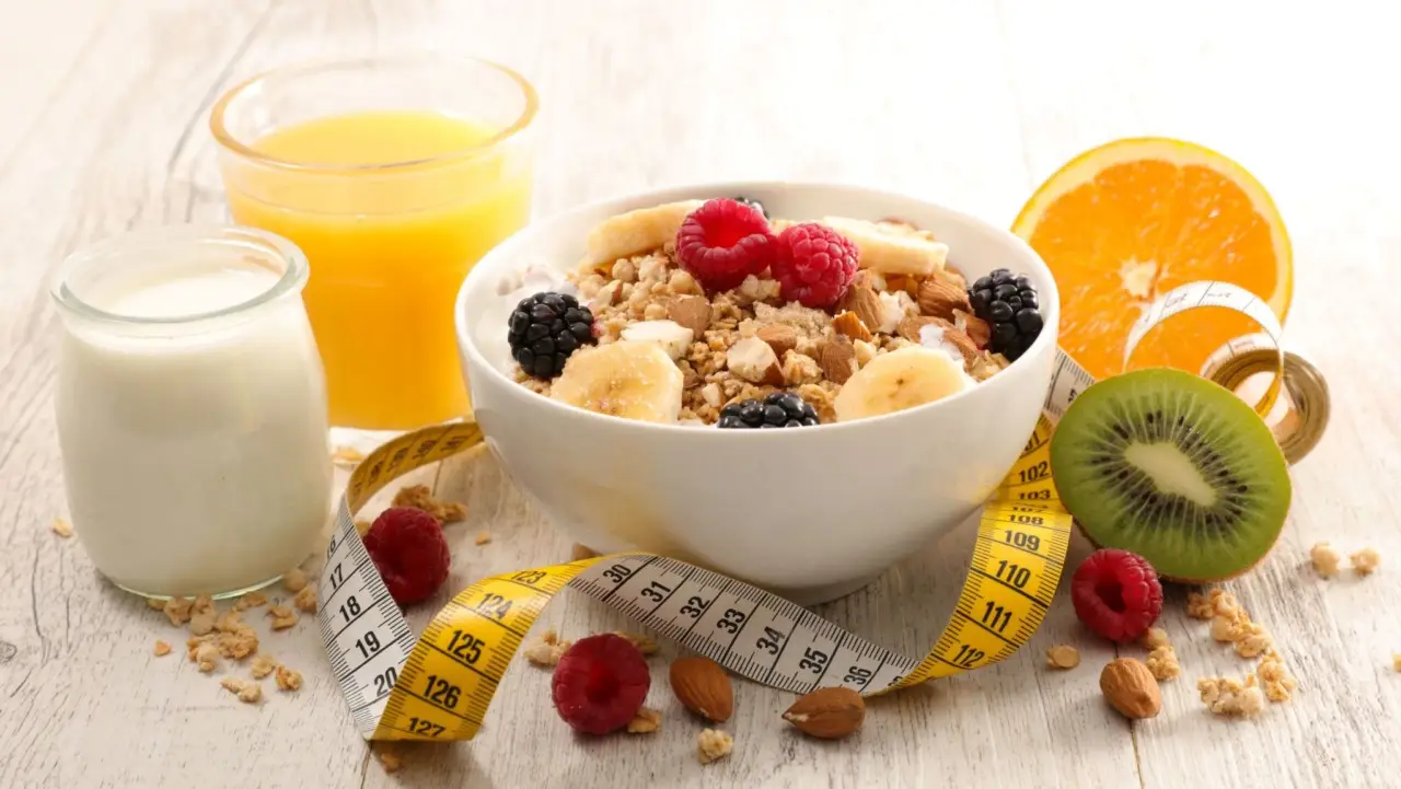 Colazione salva-girovita: cosa mangiare al mattino per restare leggeri tutto il giorno Colazione salva-girovita: cosa mangiare al mattino per restare leggeri tutto il giorno