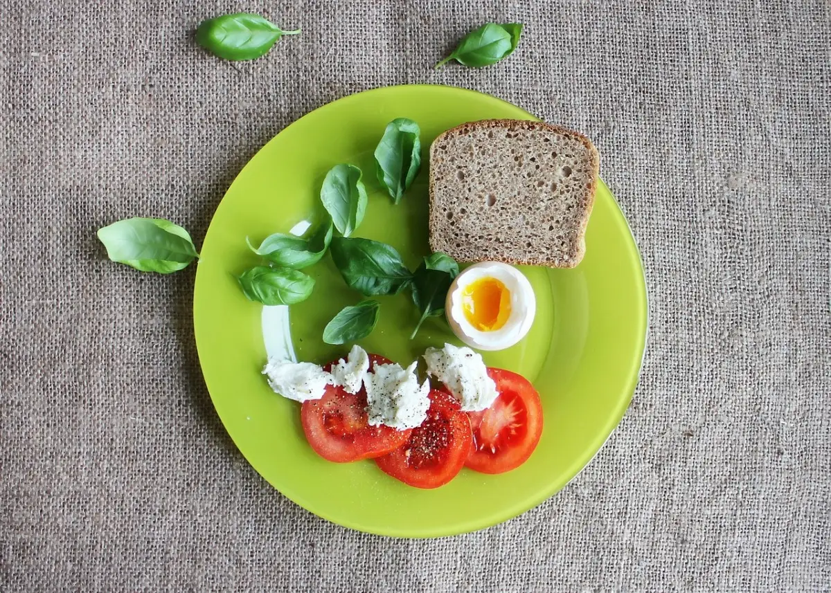 Menù leggero per cena: idee semplici per evitare il gonfiore mattutino Menù leggero per cena: idee semplici per evitare il gonfiore mattutino